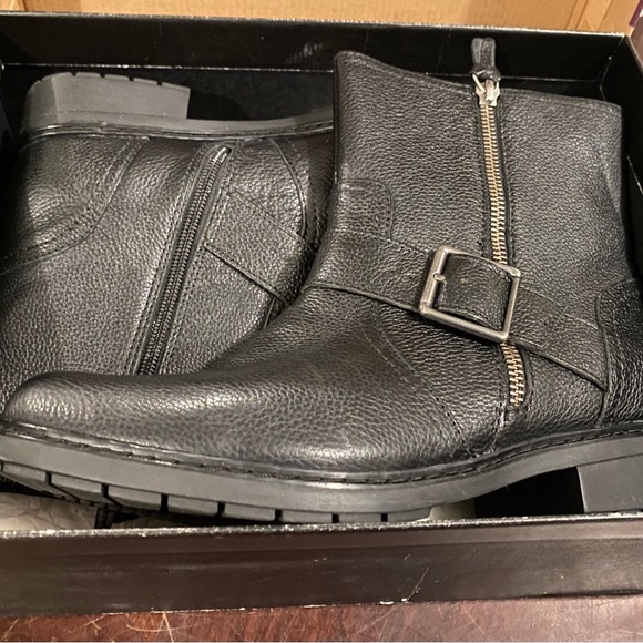 New in Box Size 9 Leather Olivia Boots from Clark’s - Picture 1 of 8